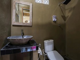 Apit Lawang Villas & Resto