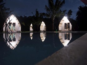 Apit Lawang Villas & Resto