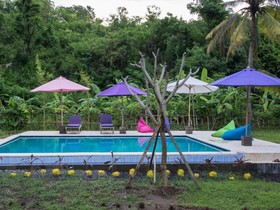 Apit Lawang Villas & Resto
