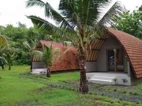 Apit Lawang Villas & Resto