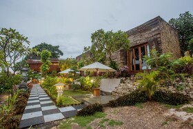 Kabeh Jati Garden Villa & Restaurant