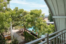 Mambo Beach Resort