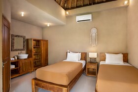 Nusa Majesty Bungalow