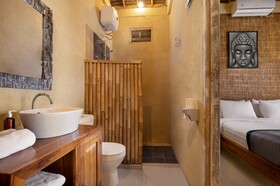 Nusa Majesty Bungalow