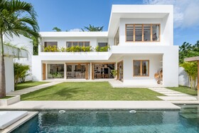 Mr. & Mrs. W Bingin By Alfred In Bali