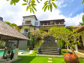 The Eyes Bali