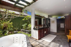 The Sanctus Villa