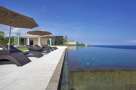 The Sanctus Villa