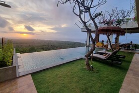 Uluwatu Sunset Hills