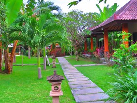 Suka Sari Cottages