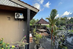 Mongan Homestay Beside The Belulang Hot Spring