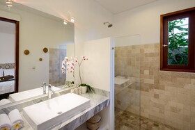 Echo Beach Villa & Apartment