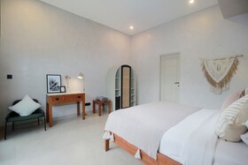 Echo Beach Villa & Apartment