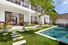 Echo Beach Villa & Apartment