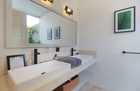 Echo Beach Villa & Apartment