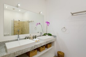 Echo Beach Villa & Apartment