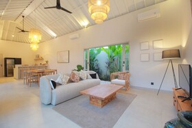 Echo Beach Villa & Apartment