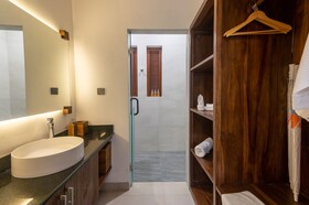 Griya Shanti Suites