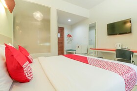 The Sunrise by OYO Rooms