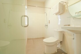 The Sunrise by OYO Rooms