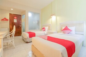 The Sunrise by OYO Rooms