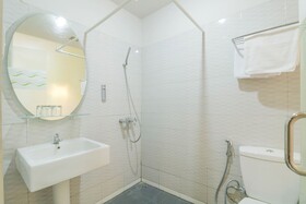 The Sunrise by OYO Rooms