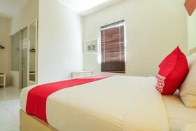 The Sunrise by OYO Rooms