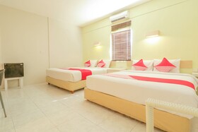 The Sunrise by OYO Rooms