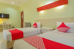 The Sunrise by OYO Rooms