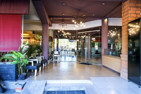 The Sunrise by OYO Rooms