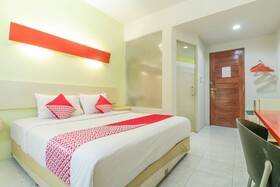 The Sunrise by OYO Rooms