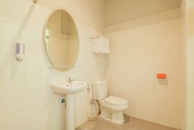 The Sunrise by OYO Rooms