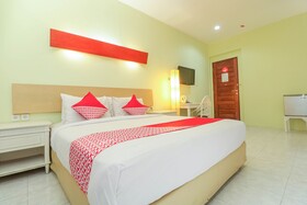 The Sunrise by OYO Rooms