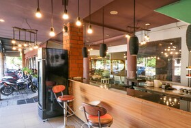 The Sunrise by OYO Rooms