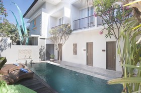 Hola Seminyak