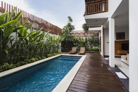 Delu Villas & Suites