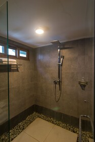 Delu Villas & Suites
