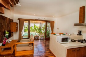Delu Villas & Suites