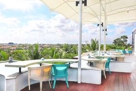 de Vins Sky Seminyak Hotel