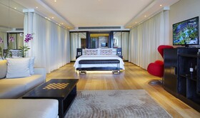 Double Six Luxury Hotel