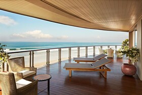 Double Six Luxury Hotel