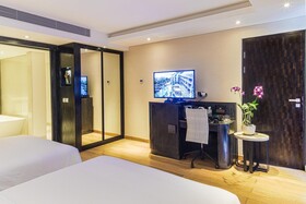 Double Six Luxury Hotel