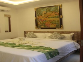 Green Studio Apartment