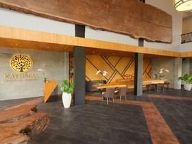 Kayumas Seminyak Resort