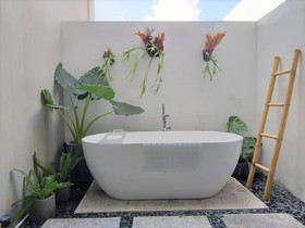 Lloyd's Inn Bali