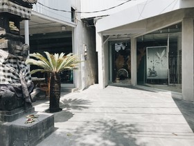 Lloyd's Inn Bali