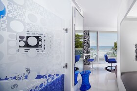 Chill Hotel Seminyak