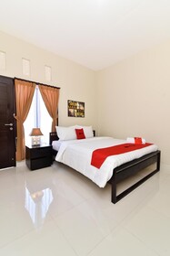 RedDoorz Plus Near Jalan Imam Bonjol Denpasar