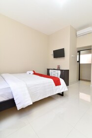 RedDoorz Plus Near Jalan Imam Bonjol Denpasar