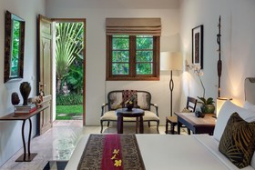 Room & Vespa 3